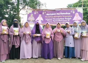 Salimah Bojonggede Serentak Bagikan Ribuan Takjil di Tujuh Desa