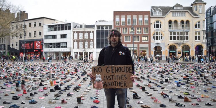 Ribuan Sepatu Dipasang untuk Memperingati Anak-Anak yang Terbunuh di Gaza