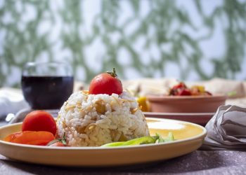 Menjelaskan tentang Pentingnya Sahur kepada Anak-Anak