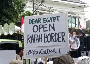 Krisis Pangan, Masa Aksi Suarakan Penderitaan Gaza di Kedubes Mesir