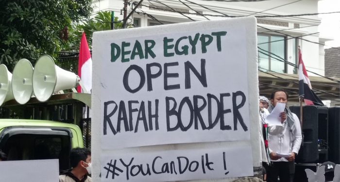 Krisis Pangan, Masa Aksi Suarakan Penderitaan Gaza di Kedubes Mesir