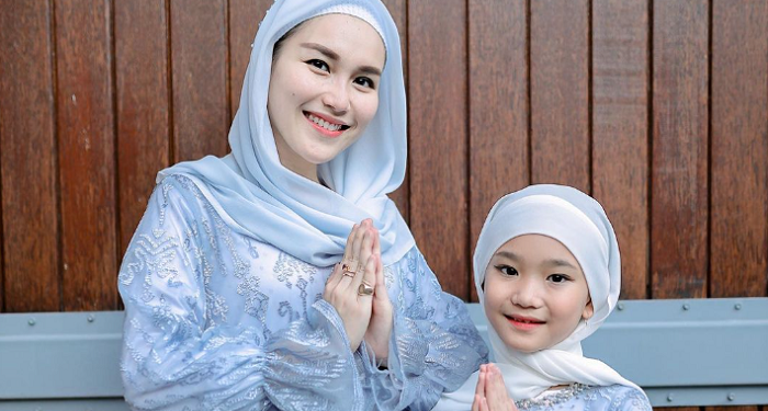 Kekompakan Ayu Ting Ting dan Bilqis dalam Berbusana di Hari Raya, Selalu menjadi Inspirasi Warganet