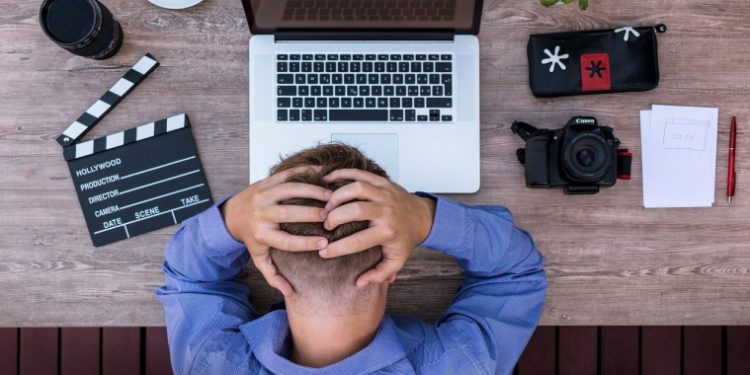 3 Tips Ampuh Mengatasi Mata Lelah Akibat Gadget