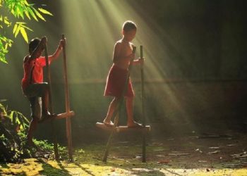 Bermain Egrang Bambu bisa Meningkatkan Kekuatan Otot, Simak Manfaatnya Berikut