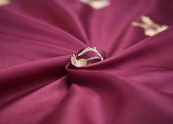 Simak, 5 Keunggulan Bahan Kain Satin untuk Gamis Wanita Muslimah