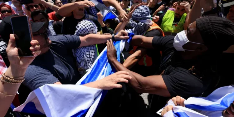 Perkelahian di UCLA, Ratusan Mahasiswa Ditangkap Dalam Protes Perang Gaza di AS