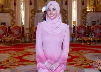 Gaya Anisha Rosnah Kenakan Baju Kurung, Inspirasi Outfit untuk Lebaran