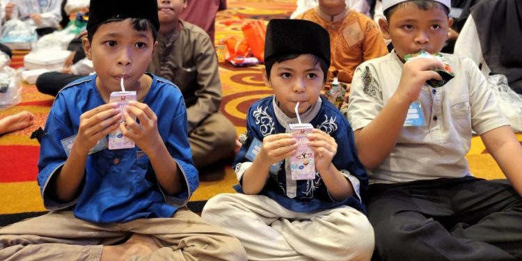 Brand Diamond Milk Dukung Remember 2024, Berikan Ribuan Susu Bagi Anak-anak Yatim dan Dhuafa
