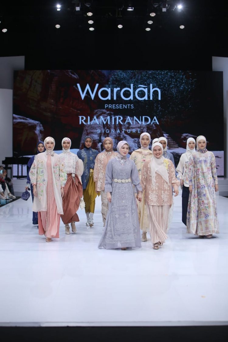 Indonesia Fashion Week 2024 Wardah Tampilkan Kolaborasi Desainer Dan   IMG 20240401 WA0007 1 750x1125 