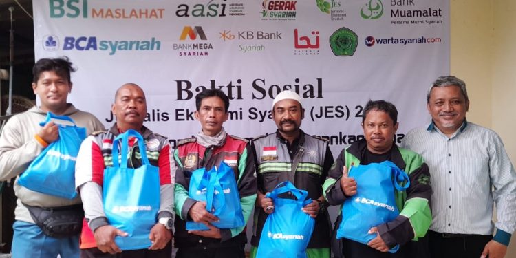 100 Paket Sembako Diberikan JES kepada Masyarakat Kurang Mampu Jelang Idul Fitri 1445 H