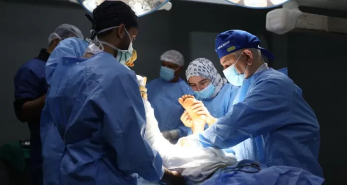 Catatan Harian Seorang Dokter di Gaza, Operasi Tanpa Anestesi