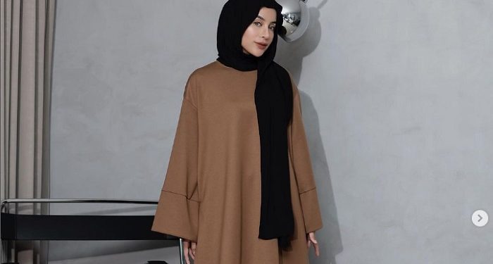 Inspirasi Lebaran, Begini Gaya Elegan dan Berkelas Tampil Aghnia Punjabi