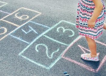 Simak Lima Manfaat Permainan Engklek bagi Kesehatan, Bisa Meningkatkan Kekuatan Otot