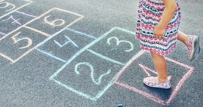 Simak Lima Manfaat Permainan Engklek bagi Kesehatan, Bisa Meningkatkan Kekuatan Otot