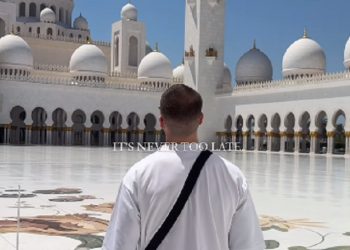 Aktor Ternama Belanda Donny Roelvink Resmi Memeluk Agama Islam