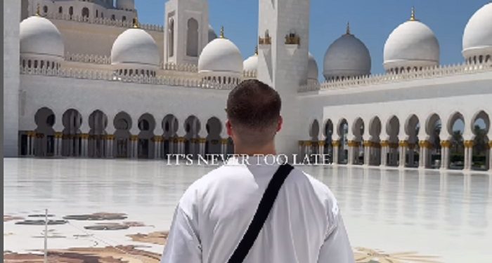 Aktor Ternama Belanda Donny Roelvink Resmi Memeluk Agama Islam