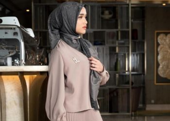 Inspirasi Outfit Lebaran, Gaya Fuji An dan Aaliyah Massaid Pakai Tunik Ratusan Ribu