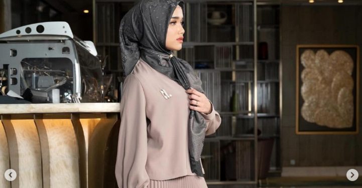 Inspirasi Outfit Lebaran, Gaya Fuji An dan Aaliyah Massaid Pakai Tunik Ratusan Ribu