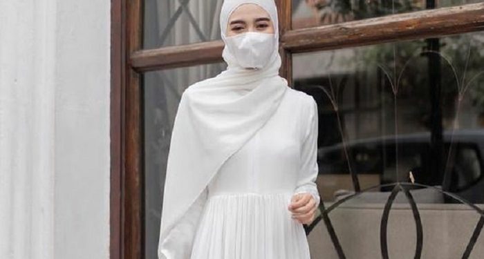 Tips Memakai Hijab Putih Agar Wajah Tidak Terlihat Kusam