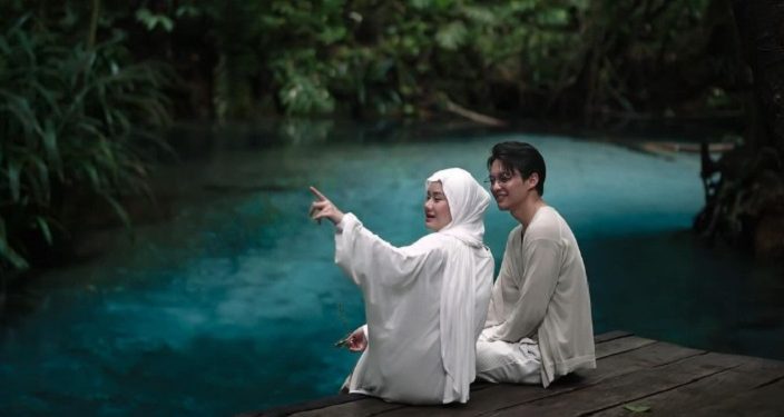 Semakin Romantis, Dinda Hauw dan Rey Mbayang Liburan ke Kali Biru Raja Ampat