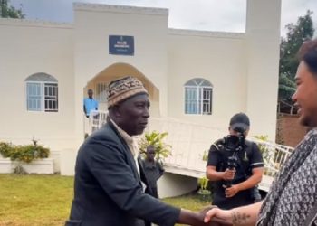 Ikut Pasang Kaligrafi hingga Potong Sapi, Ivan Gunawan Resmikan Masjid di Uganda