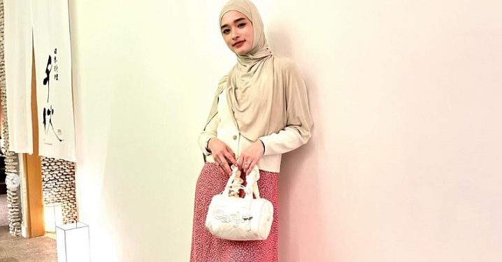 Referensi Baju Lebaran ke Rumah Keluarga, Fashion Inara Rusli Tampil Cantik dan Anggun