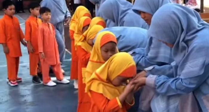 Kebahagiaan SD JISc Melaksanakan Halal Bihalal di Hari Pertama Masuk Sekolah