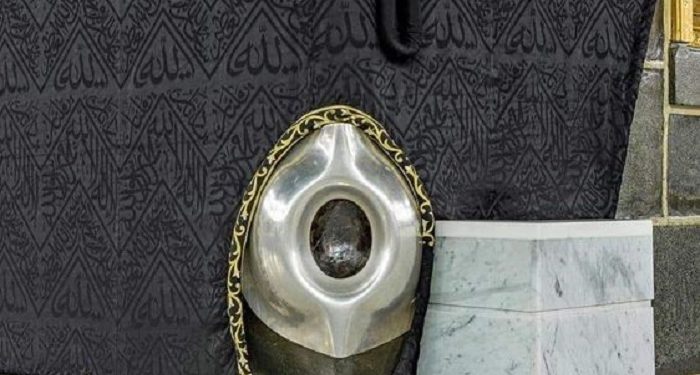 Berserah di Hadapan Hajar Aswad