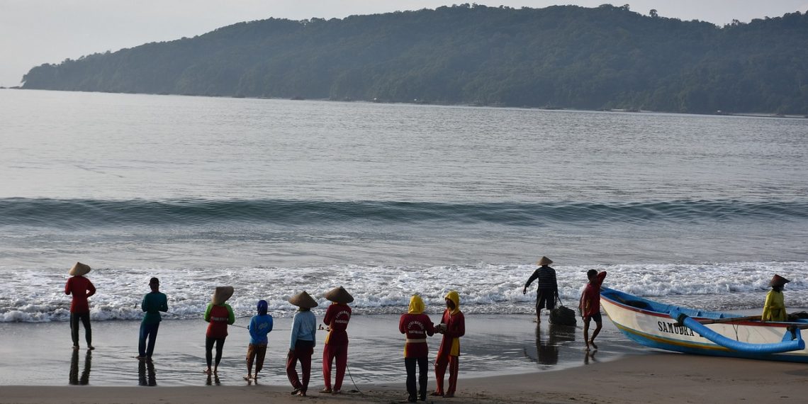 Enam Wisata Pantai di Jawa Barat yang Wajib Kamu Kunjungi
