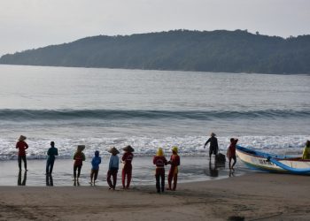 Enam Wisata Pantai di Jawa Barat yang Wajib Kamu Kunjungi