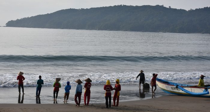 Enam Wisata Pantai di Jawa Barat yang Wajib Kamu Kunjungi