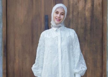 Setelah Ibadah Umroh, Paula Verhoeven Mantap Berhijab