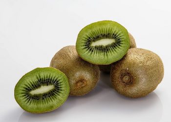 Konsumsi Rutin Buah Kiwi, Kulit Kamu bisa Lebih Terlihat Awet Muda