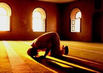 Shalat di Makam Ibrahim