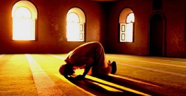 Shalat di Makam Ibrahim