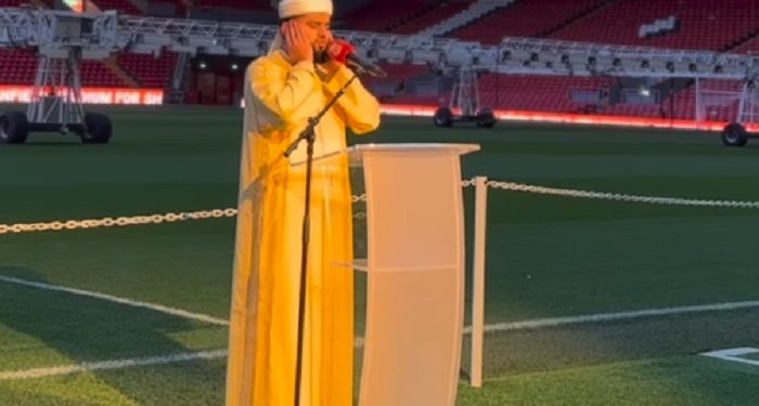 Viral, Adzan Berkumandang di Markas Liverpool