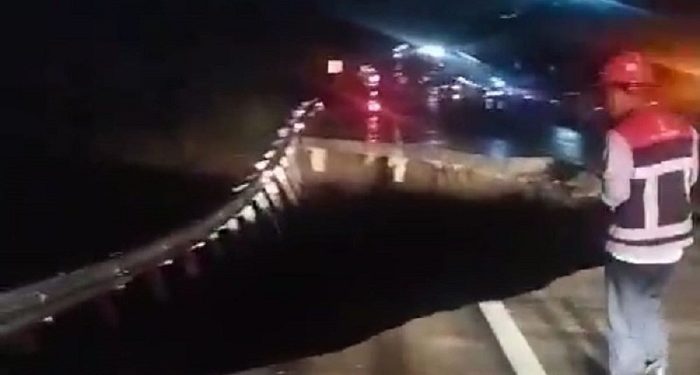 Gerusan Air Akibat Curah Hujan Tinggi, Jalan Tol Bogor-Ciawi-Sukabumi (Bocimi) Mengalami Longsor