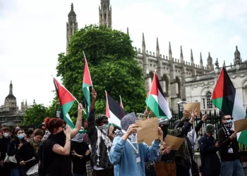 Pengunjuk Rasa Gaza Menduduki Halaman Wisuda Universitas Cambridge