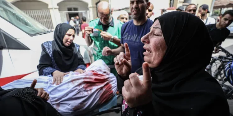 Petugas Medis di Gaza Mempertaruhkan Nyawa Mereka untuk Menyelamatkan Orang-orang yang Terluka Akibat Perang Israel