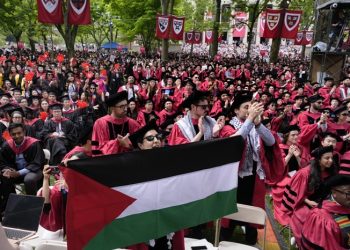 Harvard Tahan Ijazah 13 Mahasiswa yang Bela Palestina, Ratusan Wisudawan Walk Out dari Gedung Wisuda