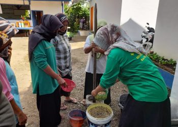 Kurangi Penggunaan Pupuk Kimia, Anggota KSM Ikuti Pelatihan Pembuatan Produk Pupuk Organik Cair