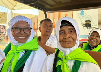 Kisah Jamaah Haji yang Saling Peduli dan Saling Menjaga