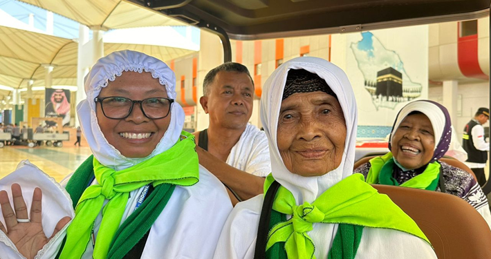 Kisah Jamaah Haji yang Saling Peduli dan Saling Menjaga