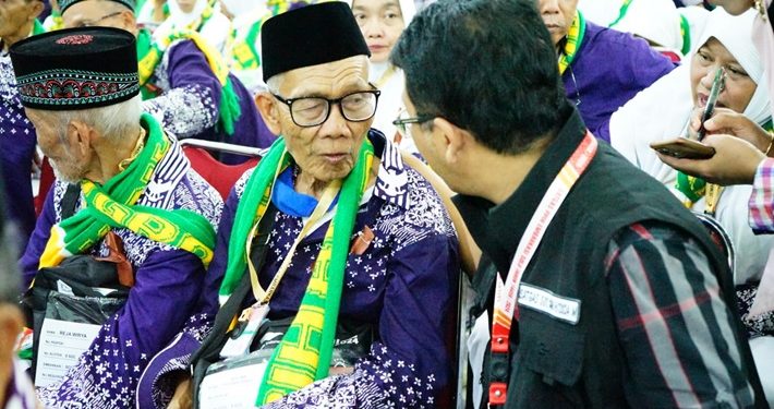 Kisah Seorang Kakek Berangkat Haji Setelah Sisihkan Gaji 15 Ribu Selama 12 Tahun