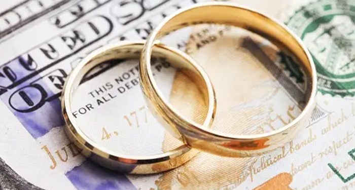 Qanaah dan Bersyukur atas Kekayaan Suami Istri