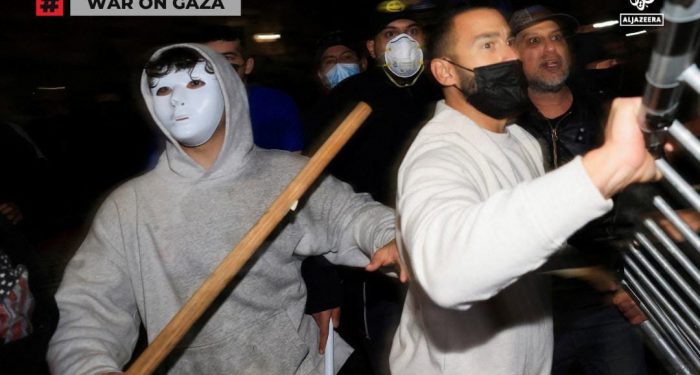 Bentrokan di UCLA, Pengunjuk Rasa Pro-Palestina Diserang oleh Pendukung Israel