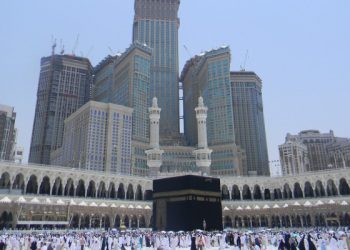 Apakah Seorang Wanita Wajib Umroh Ditemani Mahramnya?