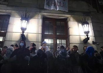 Sekelompok Mahasiswa Universitas Columbia Memasuki Gedung Hamilton Hall untuk Unjuk Rasa Pro-Palestina