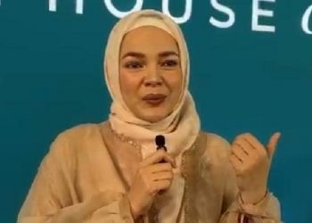 Dewi Sandra Gunakan Produk Kecantikan Halal, Wardah jadi Pondasi yang Sangat Kuat