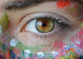 3 Cara Tetap Percaya Diri Walaupun Wajah Sedang Jerawatan